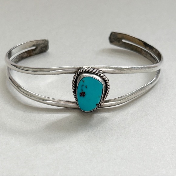 Vintage Southwestern Turquoise Sterling Silver Cuff Bracelet